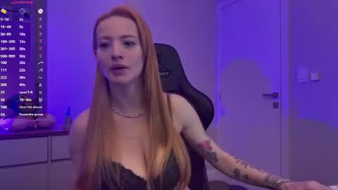 Snapshot of smilee_girl chatting on 07-03-26, 01:06 Emily Burns online show from 07-03-26, 01:06