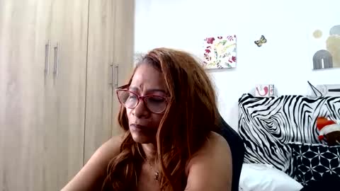 Snapshot of smilet_milf chatting on 06-04-26, 01:39 Smileth online show from 06-04-26, 01:39