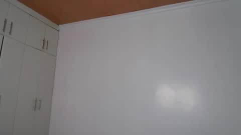 Snapshot of smiley_luv1 chatting on 12-13-25, 09:42 smiley luv1 online show from 12-13-25, 09:42