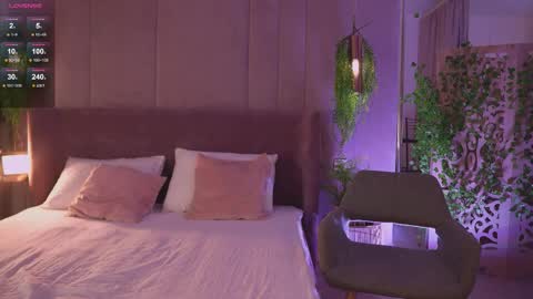 Snapshot of smiley_mia_ chatting on 11-24-25, 05:18 Mia online show from 11-24-25, 05:18