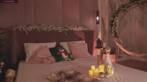 Snapshot of smiley_mia_ chatting on 12-16-25, 09:25 Mia online show from 12-16-25, 09:25