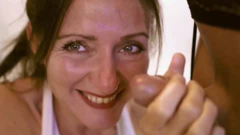 Snapshot of smilinglove chatting on 10-18-25, 11:44 Tati  San online show from 10-18-25, 11:44