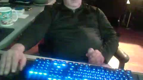 Snapshot of smly chatting on 10-31-25, 12:17 smly online show from 10-31-25, 12:17