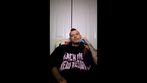Snapshot of smokebandit420 chatting on 12-17-25, 01:55 smokebandit420 online show from 12-17-25, 01:55