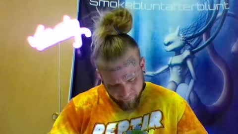 Snapshot of smokebluntafterblunt chatting on 06-17-26, 02:18 smoke online show from 06-17-26, 02:18