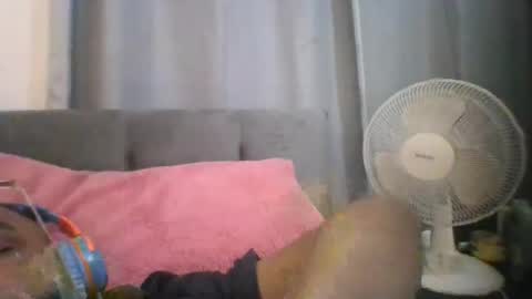 Snapshot of smoketina19 chatting on 05-22-26, 04:41 smoketina19 online show from 05-22-26, 04:41