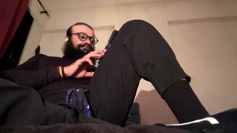 Snapshot of smokingorilla chatting on 12-16-25, 02:55 smokingorilla online show from 12-16-25, 02:55