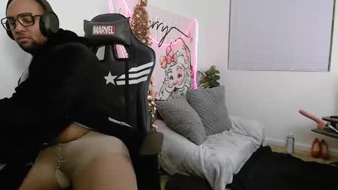 Snapshot of smoothj2015 chatting on 12-19-24, 12:01 Smoothj2011 online show from 12-19-24, 12:01