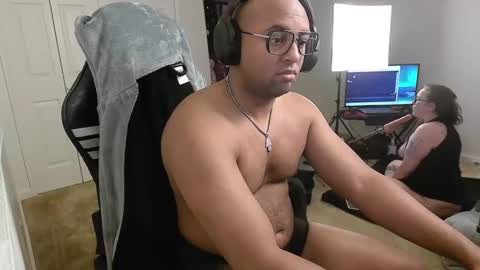 Snapshot of smoothj2015 chatting on 02-11-25, 10:15 Smoothj2011 online show from 02-11-25, 10:15