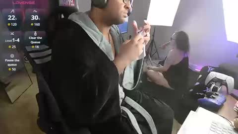 Snapshot of smoothj2015 chatting on 10-12-25, 07:51 Smoothj2011 online show from 10-12-25, 07:51