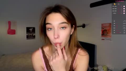 Snapshot of smoothnesss chatting on 11-28-25, 08:39 Eva online show from 11-28-25, 08:39