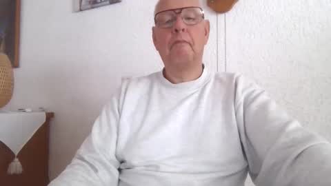 Snapshot of smoothy5460 chatting on 05-05-26, 01:41 smoothy5460 online show from 05-05-26, 01:41