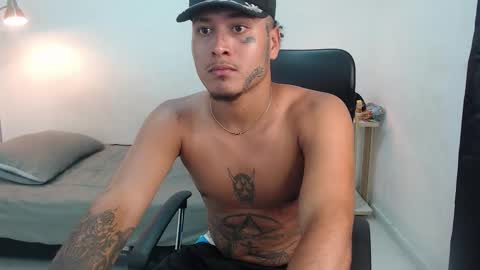 Snapshot of snak_master1 chatting on 09-23-25, 06:05 snak_master1 online show from 09-23-25, 06:05