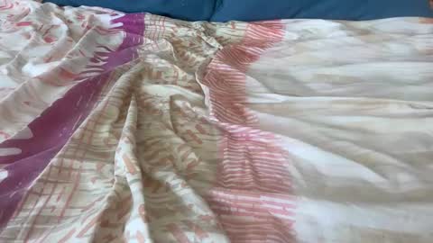 Snapshot of sneakkyuk chatting on 12-17-25, 10:43 sneakkyuk online show from 12-17-25, 10:43