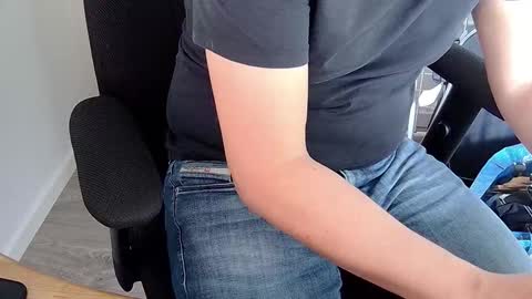 Sneakybill online show from 09-17-25, 06:04