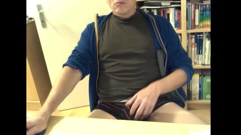 Snapshot of sneaxfreund chatting on 11-21-25, 12:10 sneaxfreund online show from 11-21-25, 12:10