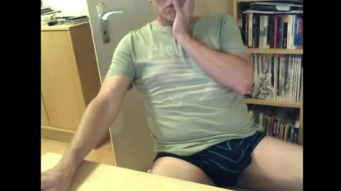 Snapshot of sneaxfreund chatting on 05-08-26, 11:10 sneaxfreund online show from 05-08-26, 11:10