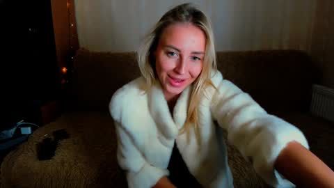 Snapshot of snezanablond chatting on 12-14-24, 06:46 Sneja online show from 12-14-24, 06:46