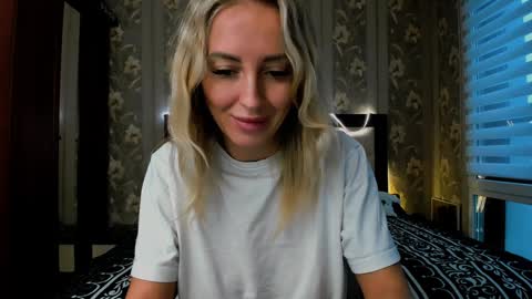 Snapshot of snezanablond chatting on 12-29-24, 08:00 Sneja online show from 12-29-24, 08:00