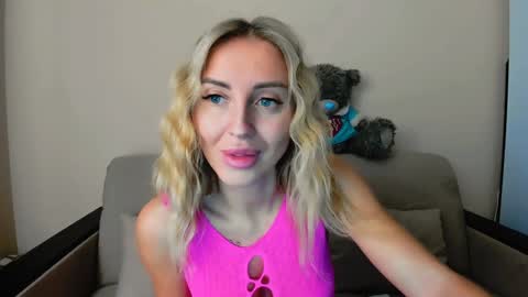 Snapshot of snezanablond chatting on 01-29-25, 02:00 Sneja online show from 01-29-25, 02:00