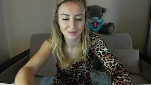Snapshot of snezanablond chatting on 01-31-25, 10:10 Sneja online show from 01-31-25, 10:10