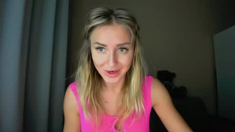 Snapshot of snezanablond chatting on 01-31-25, 03:00 Sneja online show from 01-31-25, 03:00