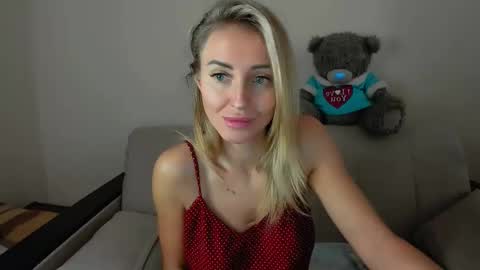 Snapshot of snezanablond chatting on 02-13-25, 12:54 Sneja online show from 02-13-25, 12:54
