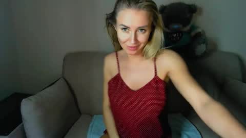 Snapshot of snezanablond chatting on 02-13-25, 08:34 Sneja online show from 02-13-25, 08:34