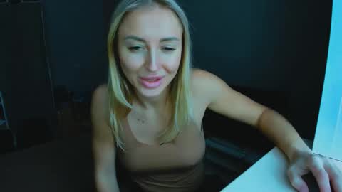 Snapshot of snezanablond chatting on 02-24-25, 10:48 Sneja online show from 02-24-25, 10:48