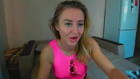 Snapshot of snezanablond chatting on 02-26-25, 06:37 Sneja online show from 02-26-25, 06:37