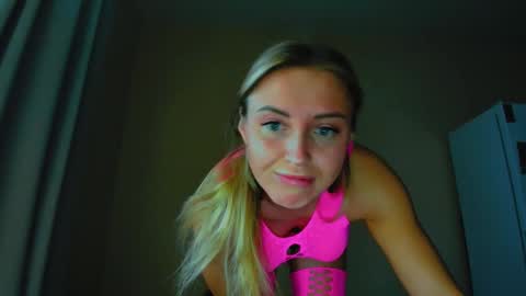 Snapshot of snezanablond chatting on 02-27-25, 05:24 Sneja online show from 02-27-25, 05:24