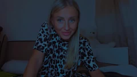 Snapshot of snezanablond chatting on 09-18-25, 09:28 Sneja online show from 09-18-25, 09:28