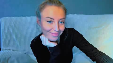 Snapshot of snezanablond chatting on 01-16-26, 11:25 Sneja online show from 01-16-26, 11:25