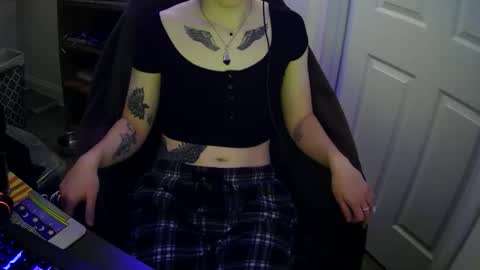 Snapshot of snezballer chatting on 01-12-26, 12:38 snezballer online show from 01-12-26, 12:38