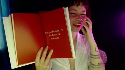 Snapshot of snow_flowers chatting on 10-31-25, 10:22 Arwen online show from 10-31-25, 10:22