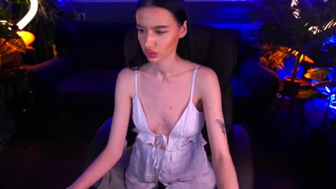 snow_whiteeex online show from 01-16-25, 05:12