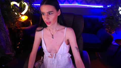 snow_whiteeex online show from 01-24-25, 05:53