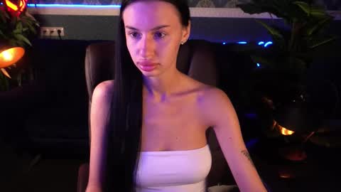 snow_whiteeex online show from 09-10-25, 05:40