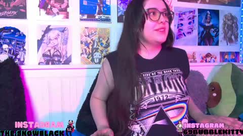 Snapshot of snowblack_ chatting on 03-10-25, 02:37 Snow and Bubble online show from 03-10-25, 02:37