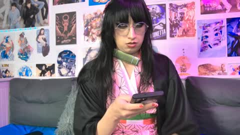 Snapshot of snowblack_ chatting on 09-25-25, 05:38 Snow and Bubble online show from 09-25-25, 05:38