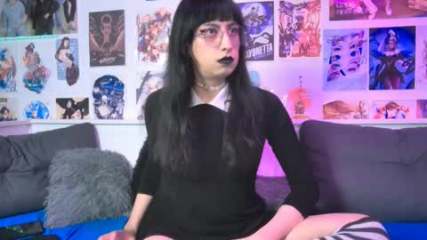 Snapshot of snowblack_ chatting on 10-28-25, 04:09 Snow and Bubble online show from 10-28-25, 04:09