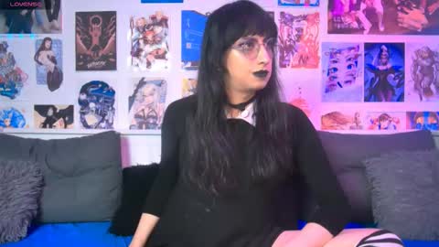 Snapshot of snowblack_ chatting on 11-01-25, 04:53 Snow and Bubble online show from 11-01-25, 04:53