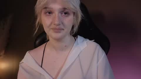 Snapshot of snowflakeskitty chatting on 07-15-26, 05:23 Ellie online show from 07-15-26, 05:23