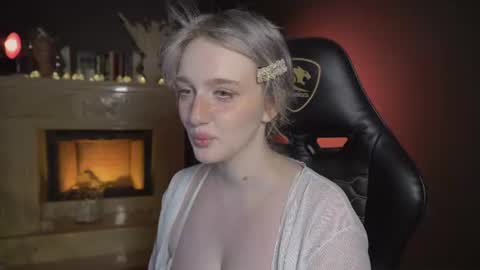 Snapshot of snowflakeskitty chatting on 08-01-26, 05:29 Ellie online show from 08-01-26, 05:29