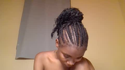 Snapshot of snowie_eyes chatting on 11-19-25, 12:54 Snowie eyes online show from 11-19-25, 12:54