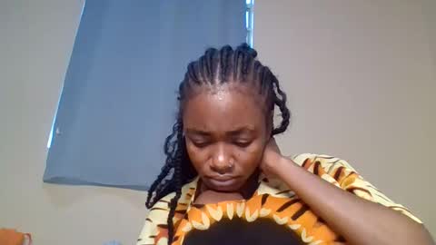 Snapshot of snowie_eyes chatting on 11-19-25, 01:00 Snowie eyes online show from 11-19-25, 01:00