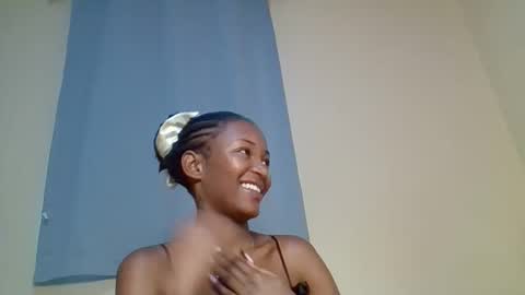 Snapshot of snowie_eyes chatting on 11-21-25, 01:10 Snowie eyes online show from 11-21-25, 01:10