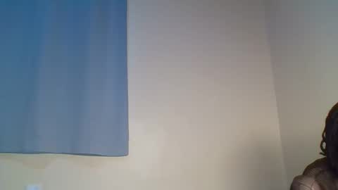 Snapshot of snowie_eyes chatting on 12-16-25, 12:32 Snowie eyes online show from 12-16-25, 12:32