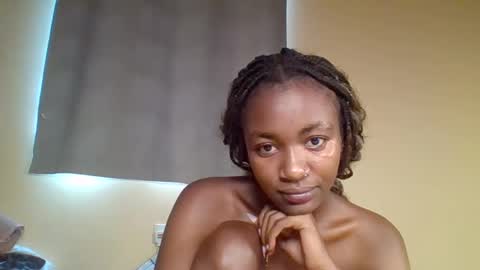 Snapshot of snowie_eyes chatting on 01-10-26, 11:12 Snowie eyes online show from 01-10-26, 11:12