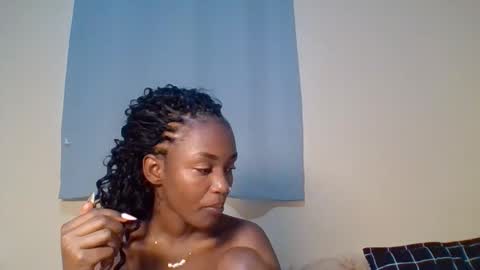 Snapshot of snowie_eyes chatting on 02-19-26, 12:34 Snowie eyes online show from 02-19-26, 12:34